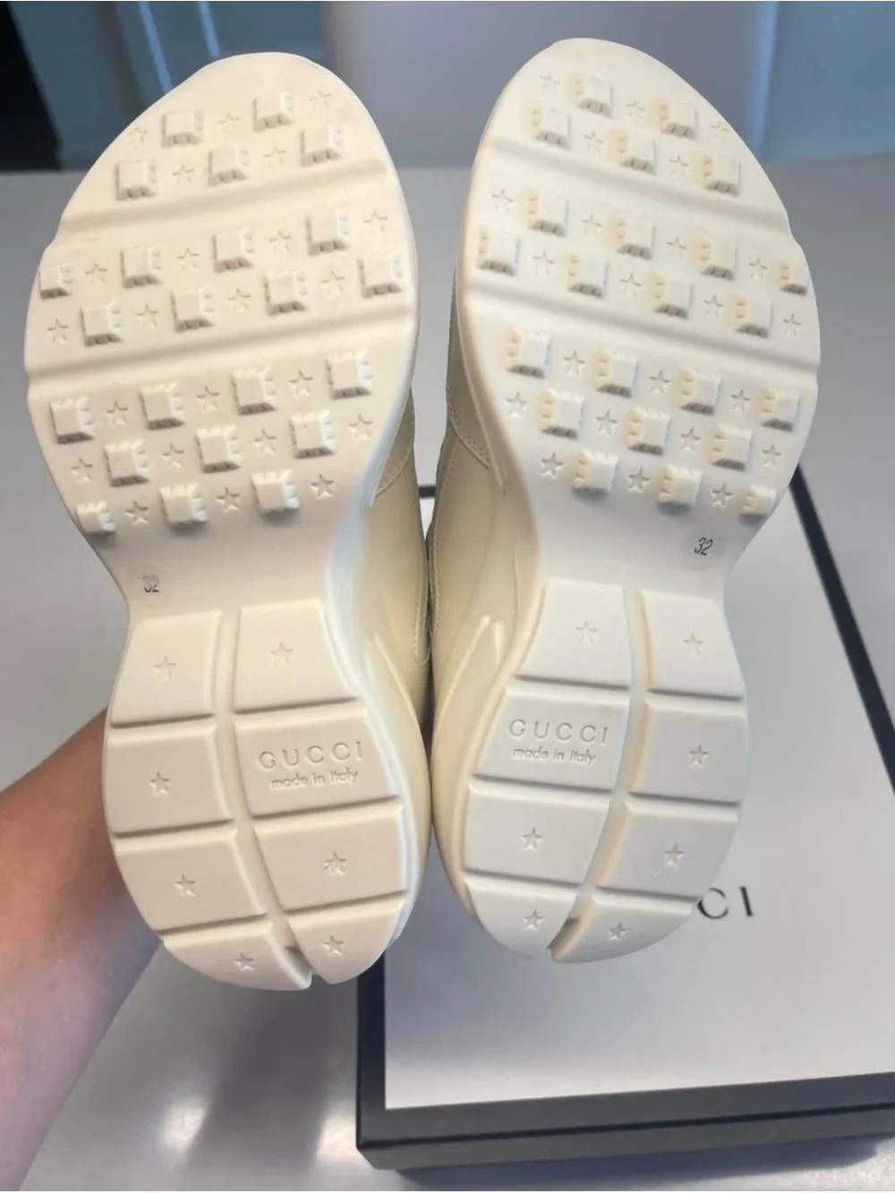 Gucci Cream Leather Kids Sneakers with Red Apple Logo